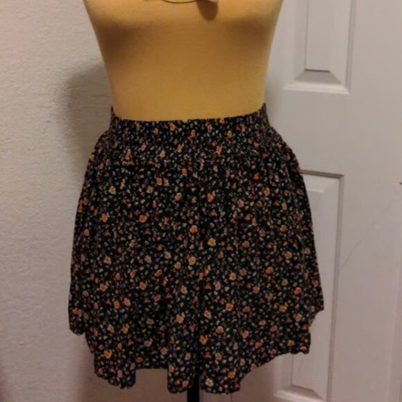Juniors Floral Skirt Short Skirt Size Small Forever 21 - Picture 1 of 4